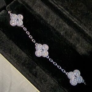 Women’s Silver Floral Crystal Link Bracelet - Sparkling White Stones